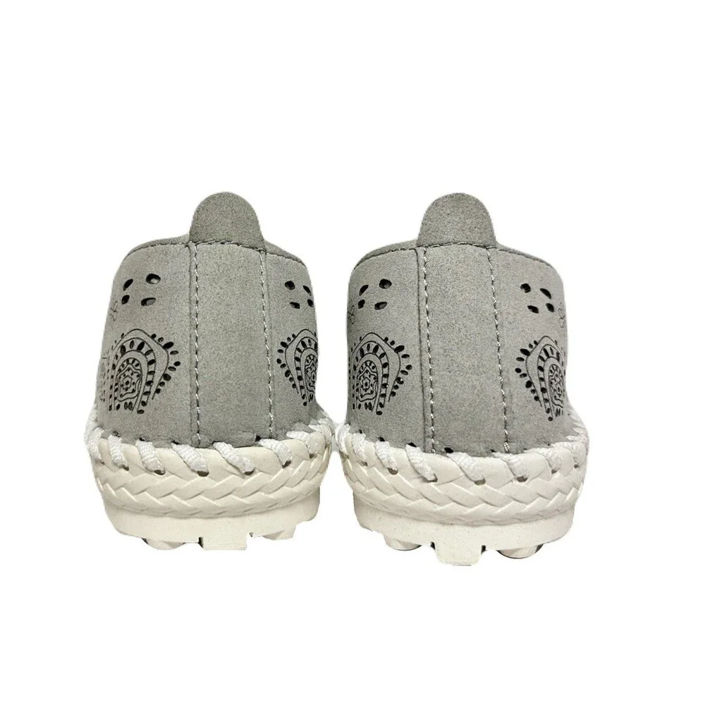 NEW Bernie Mev Tulum Womens 38 / 7 US Gray Leather Floral Cutout Closed Sandals